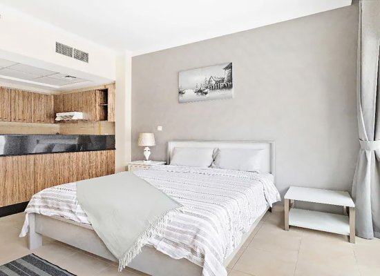 Fully Furnished | Vacant | Stunning Views