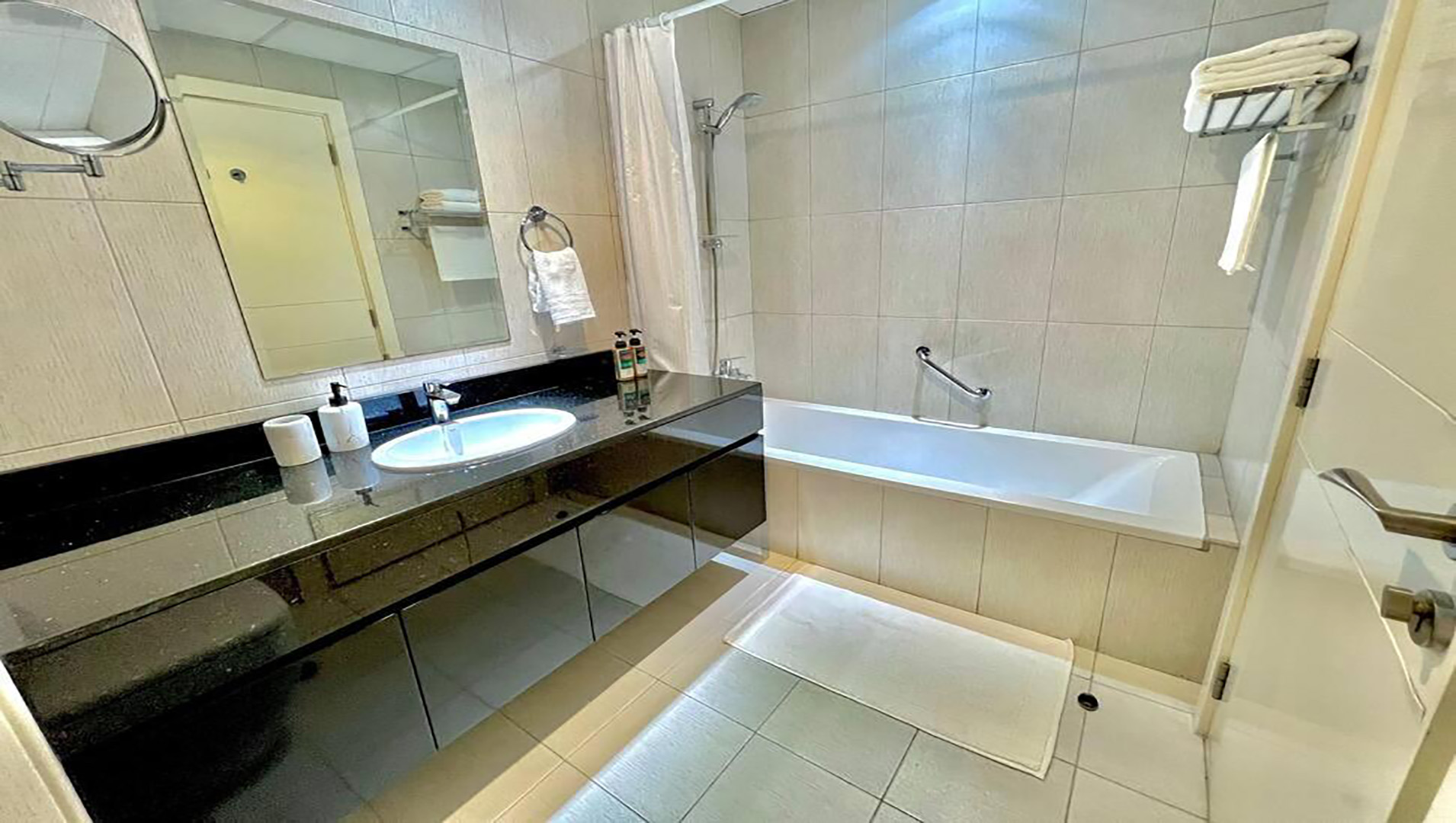 Exclusive, Fully Furnished, Investor Deal,...
